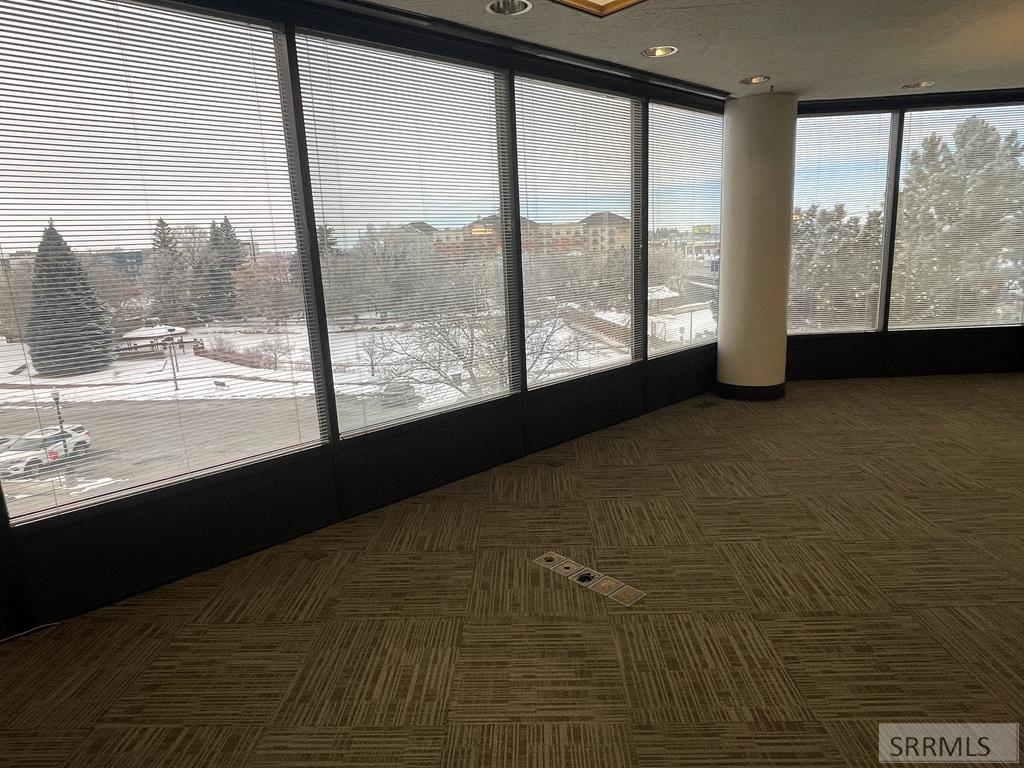 501 W Broadway Property Photo 6