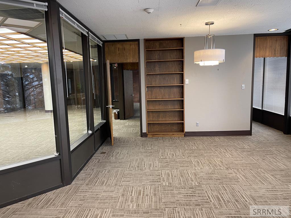 501 W Broadway Property Photo 10