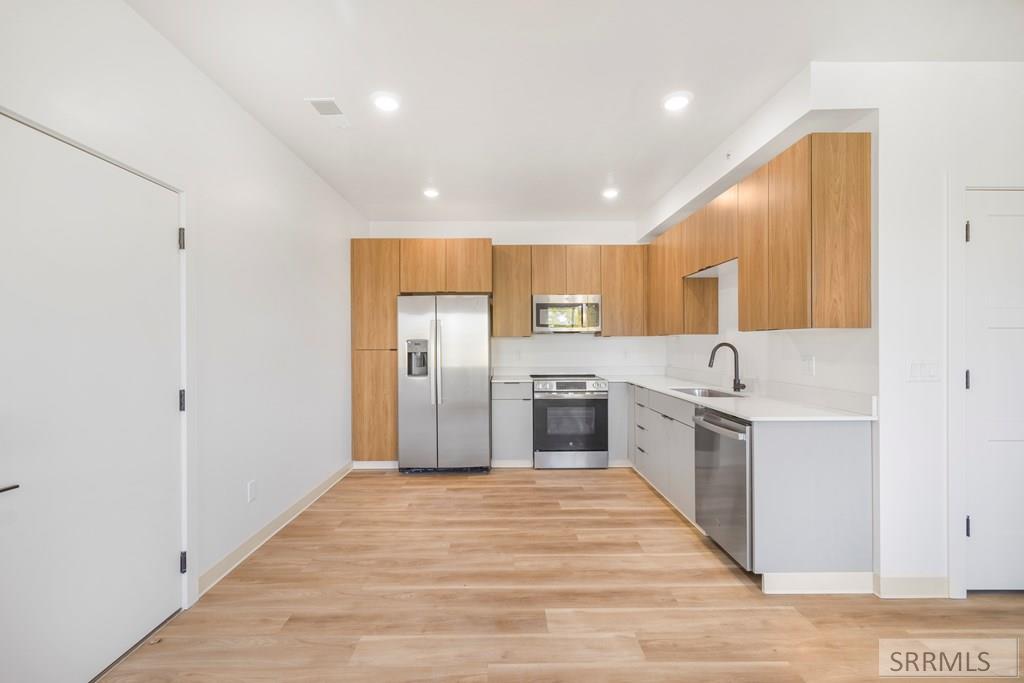 201 E Ross Avenue # D102 Property Photo 2