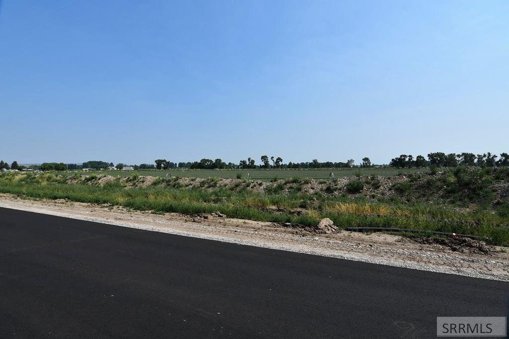 L10b7 E 526 N Property Photo 14