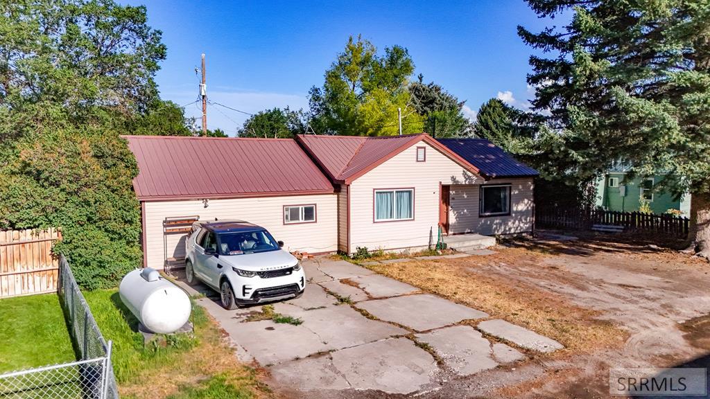 350 Claude Place Property Photo