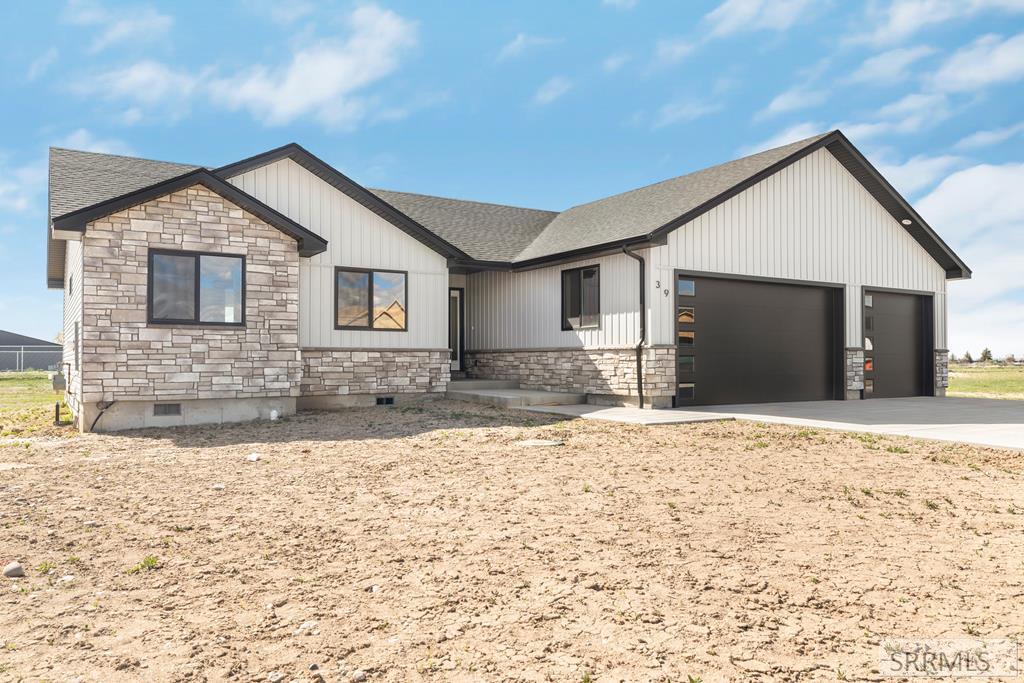 39 White Pine Lane Property Photo 1