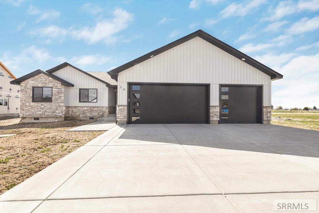 39 White Pine Lane Property Photo 2