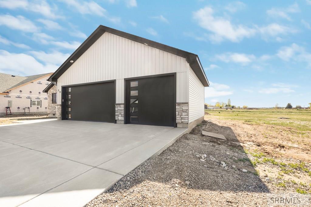 39 White Pine Lane Property Photo 3