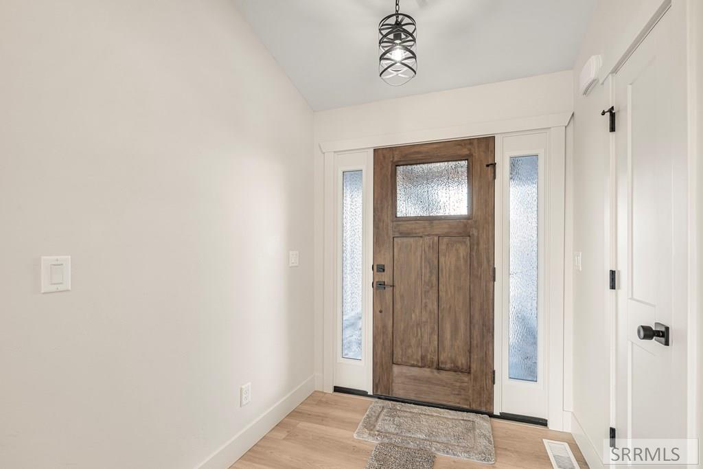 39 White Pine Lane Property Photo 5