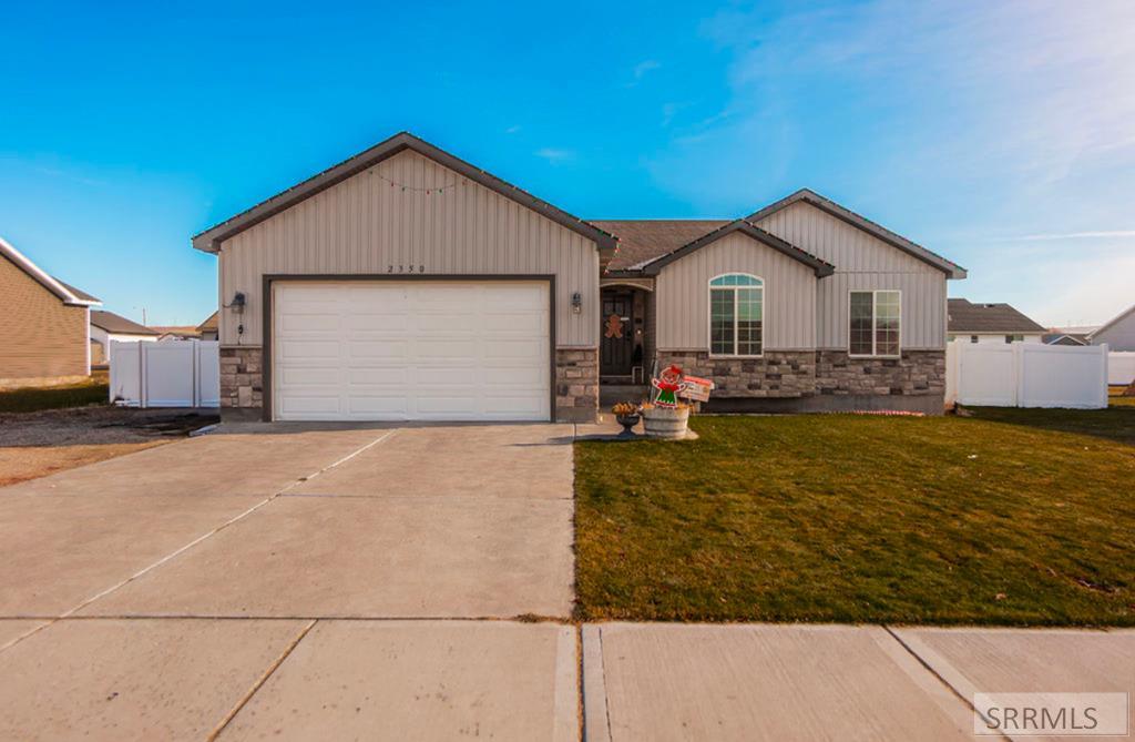 2350 N Roy Drive Property Photo