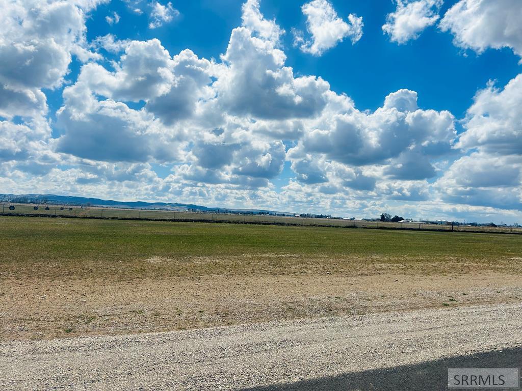 L10 B1 200 E Property Photo 1