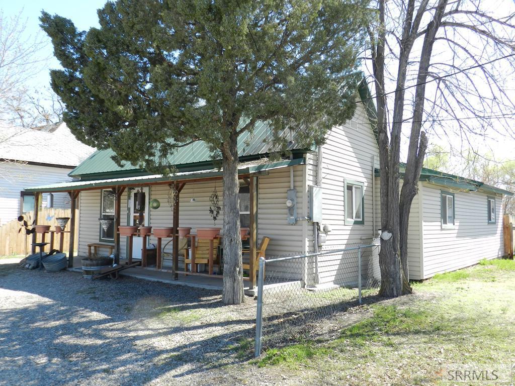 109 Lena Street Property Photo 1