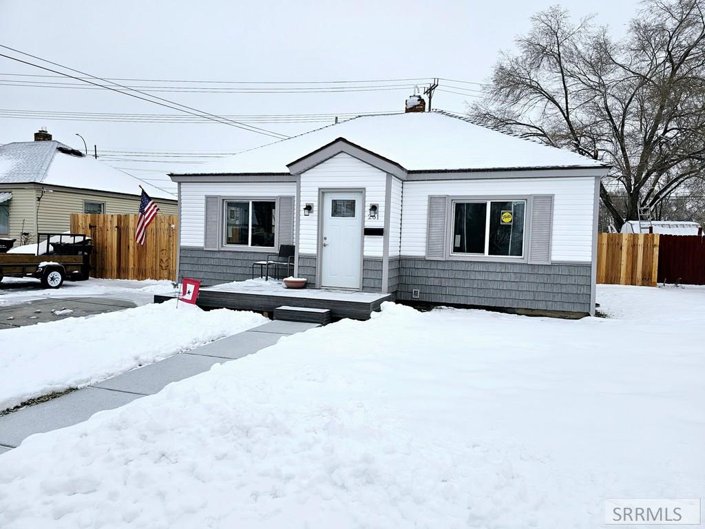 261 Dunbar Drive Property Photo 2