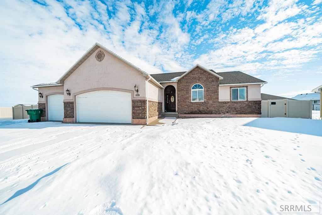 668 Meadowbrook Property Photo 1