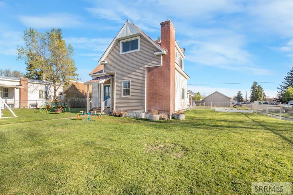 108 E 3rd N Property Photo