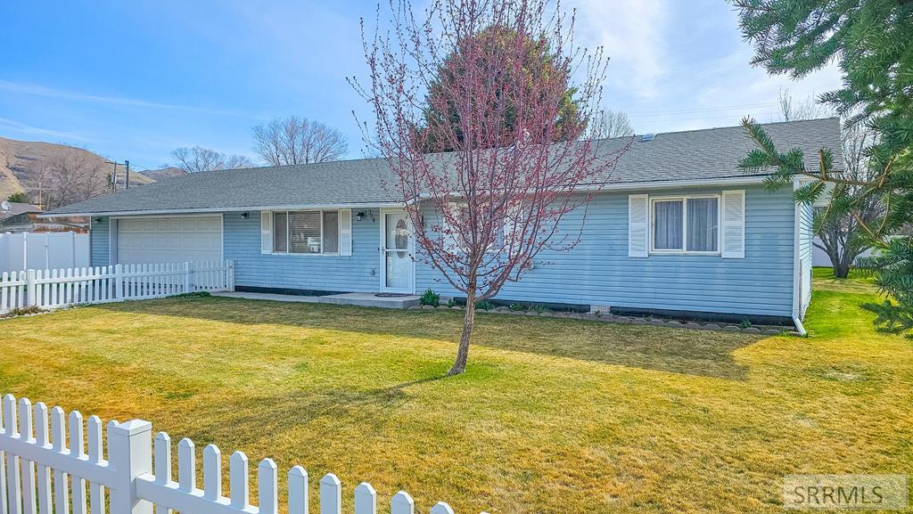 627 S Thelma Avenue Property Photo 1