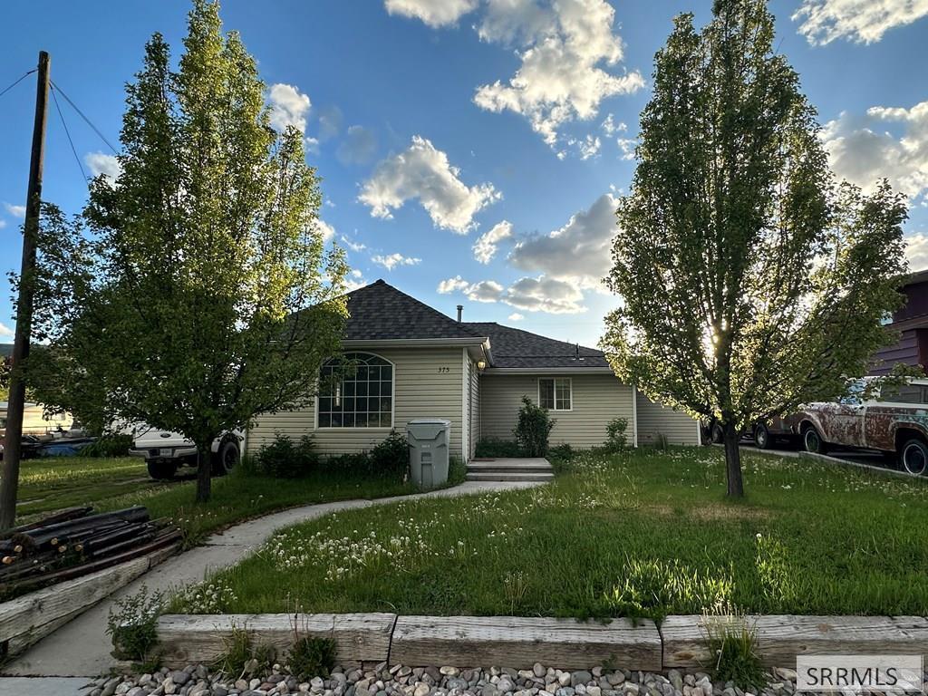 375 Main Street Property Photo
