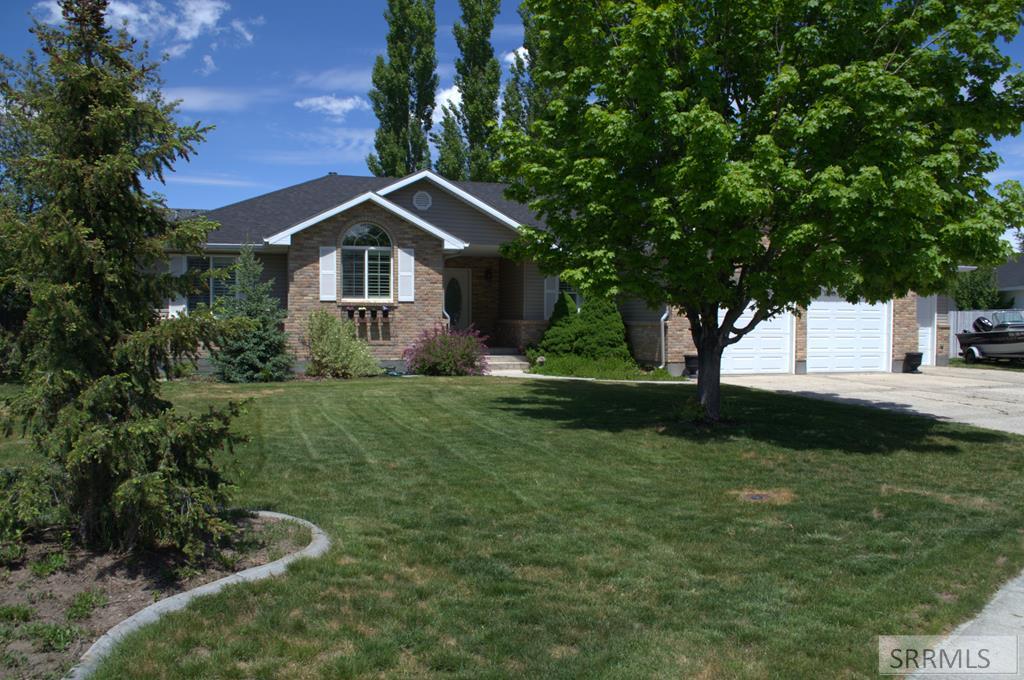 3823 E Heath Circle Property Photo