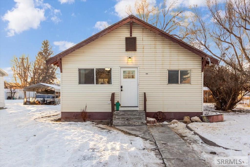 635 2nd E Property Photo