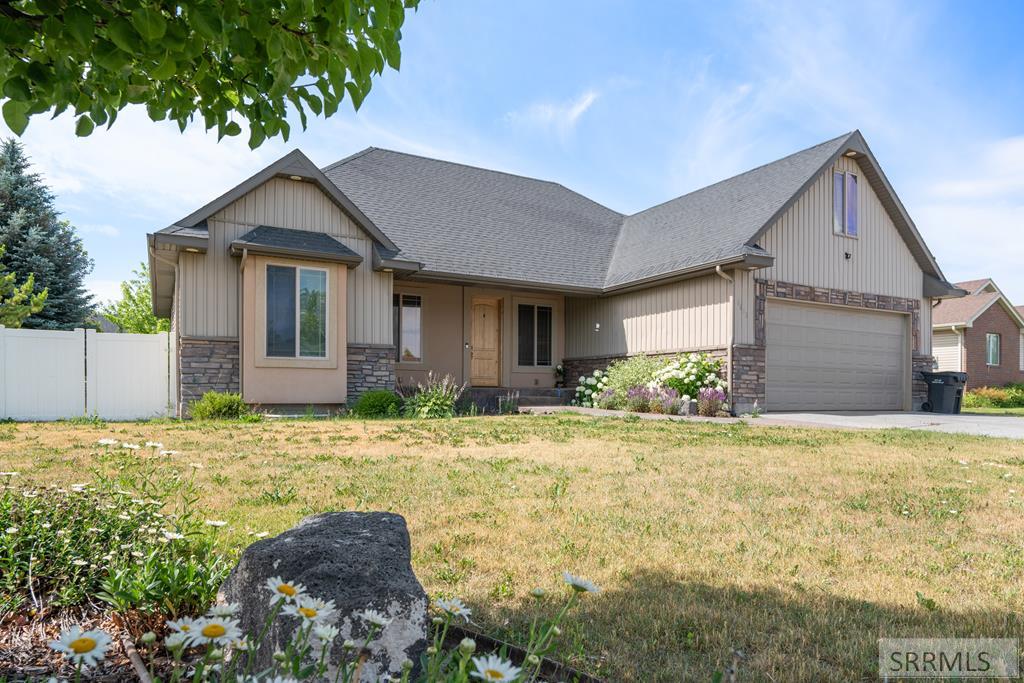 2612 Eastview Drive Property Photo 1