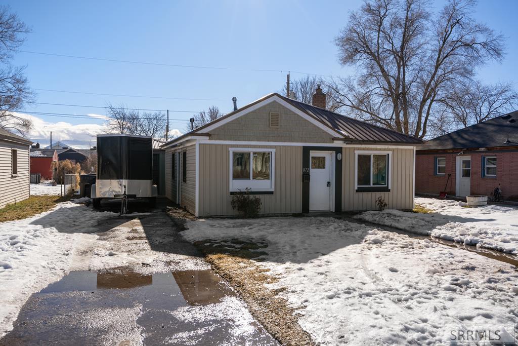 872 E 13th Street Property Photo