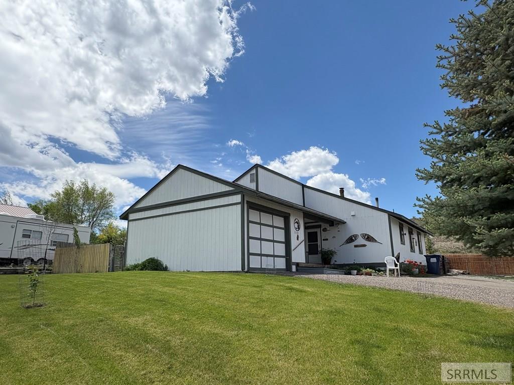 1110 S 10th Street Property Photo 2