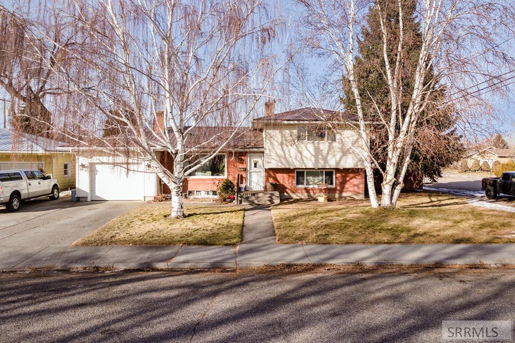 900 Stanger Avenue Property Photo