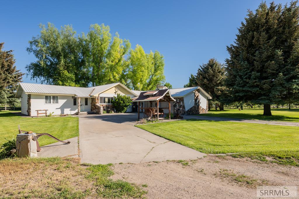 695 N 550 E Property Photo 1