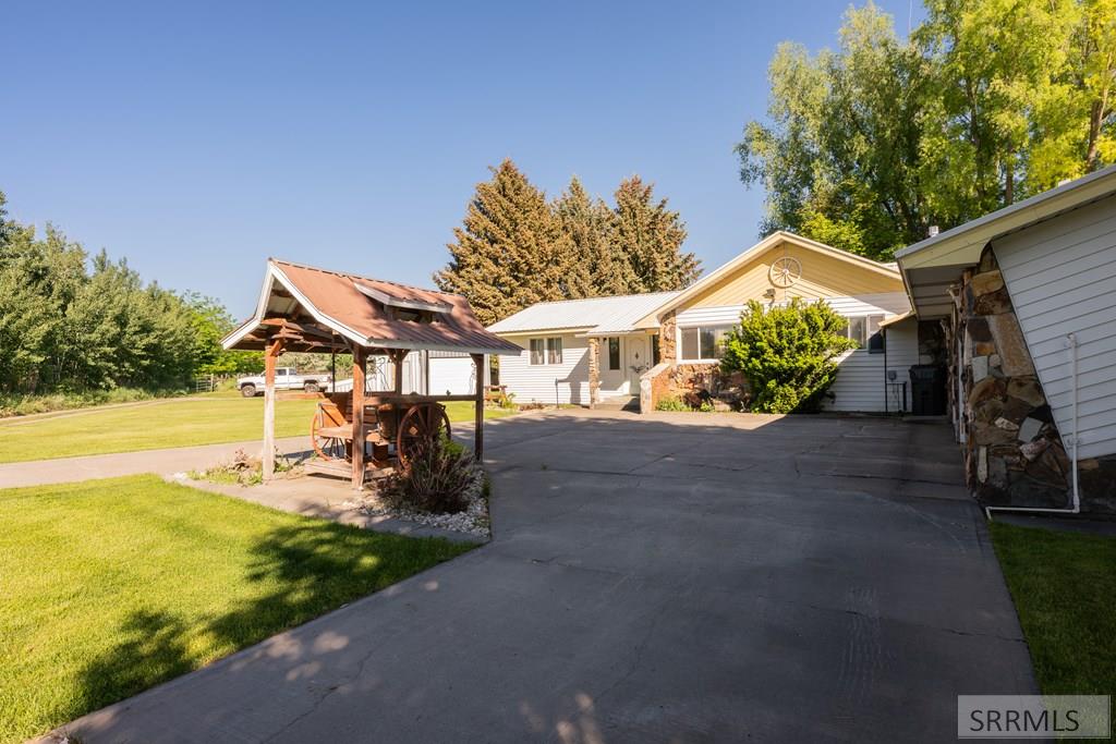 695 N 550 E Property Photo 42