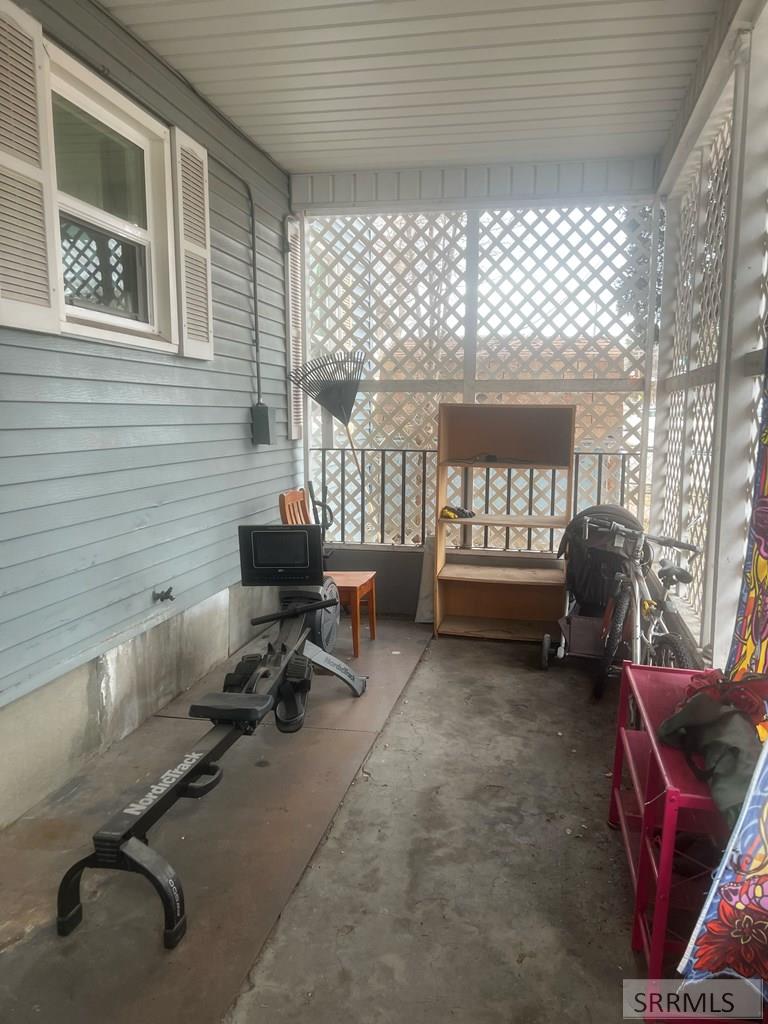 653 S 4th Avenue Property Photo 8