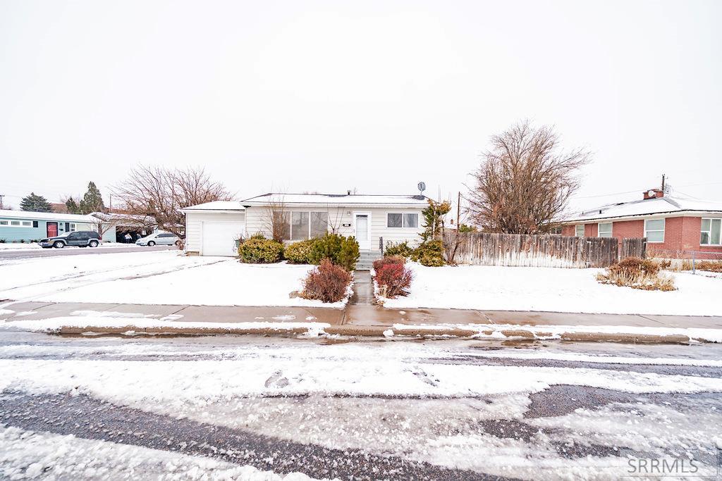 1080 Cherry Lane Property Photo