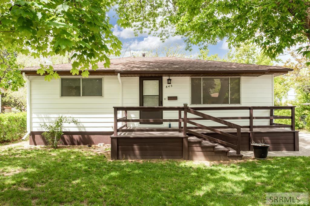 845 Washington Avenue Property Photo 1