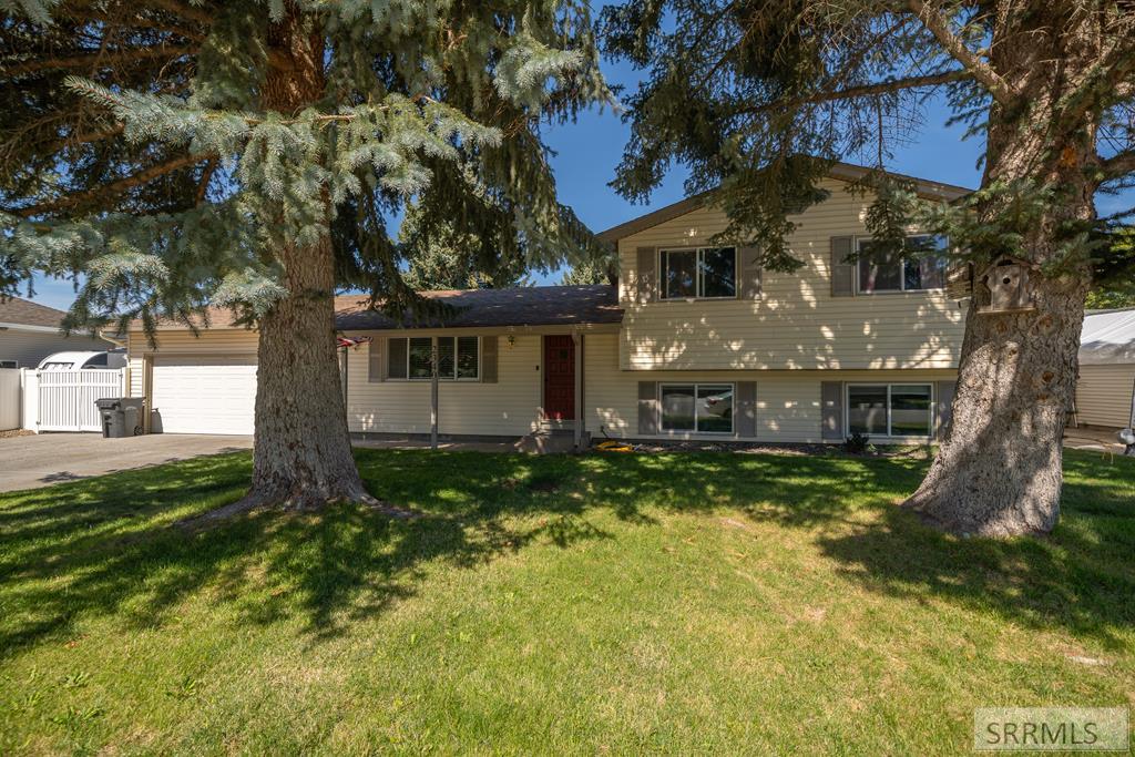 2340 Westcliff Drive Property Photo