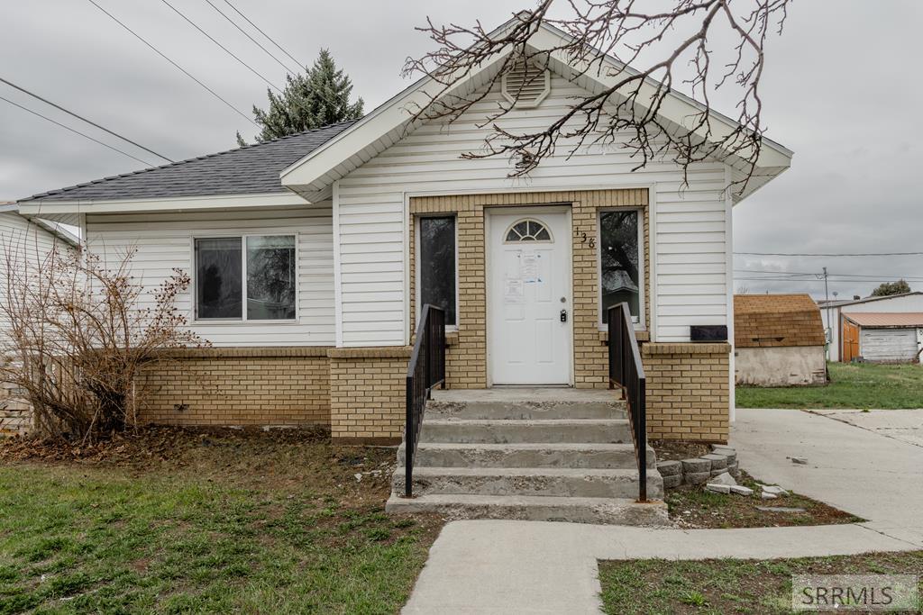 138 E 1st N Property Photo