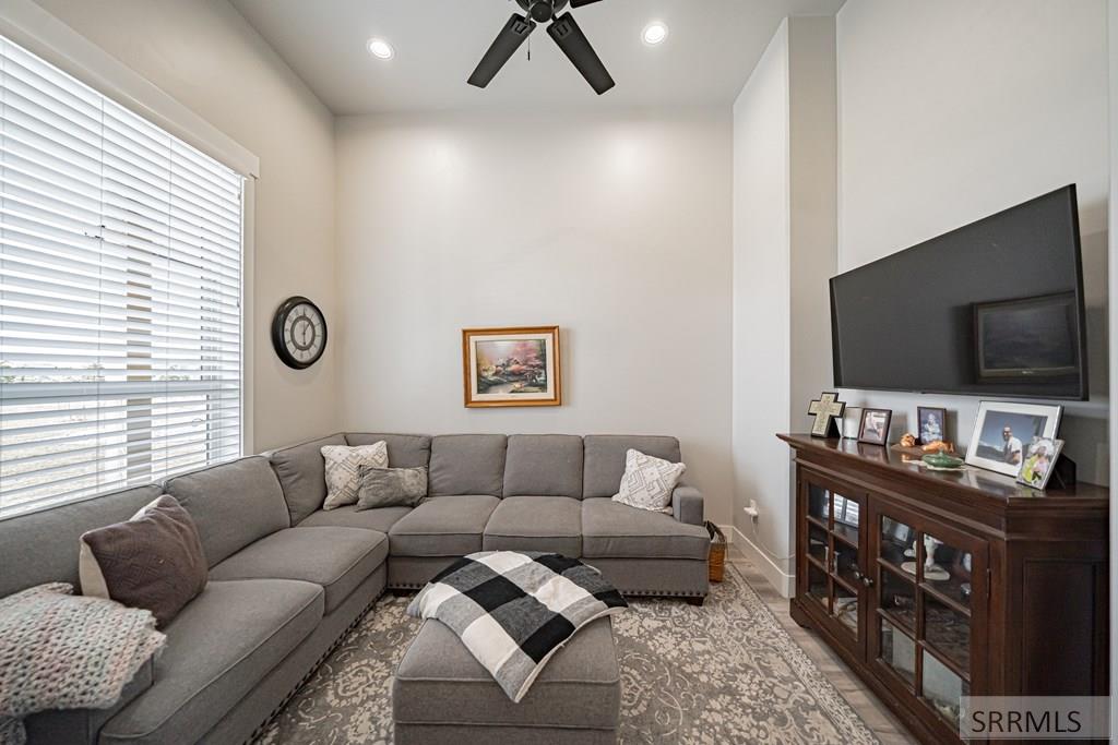 10423 Henry Creek Road Property Photo 26