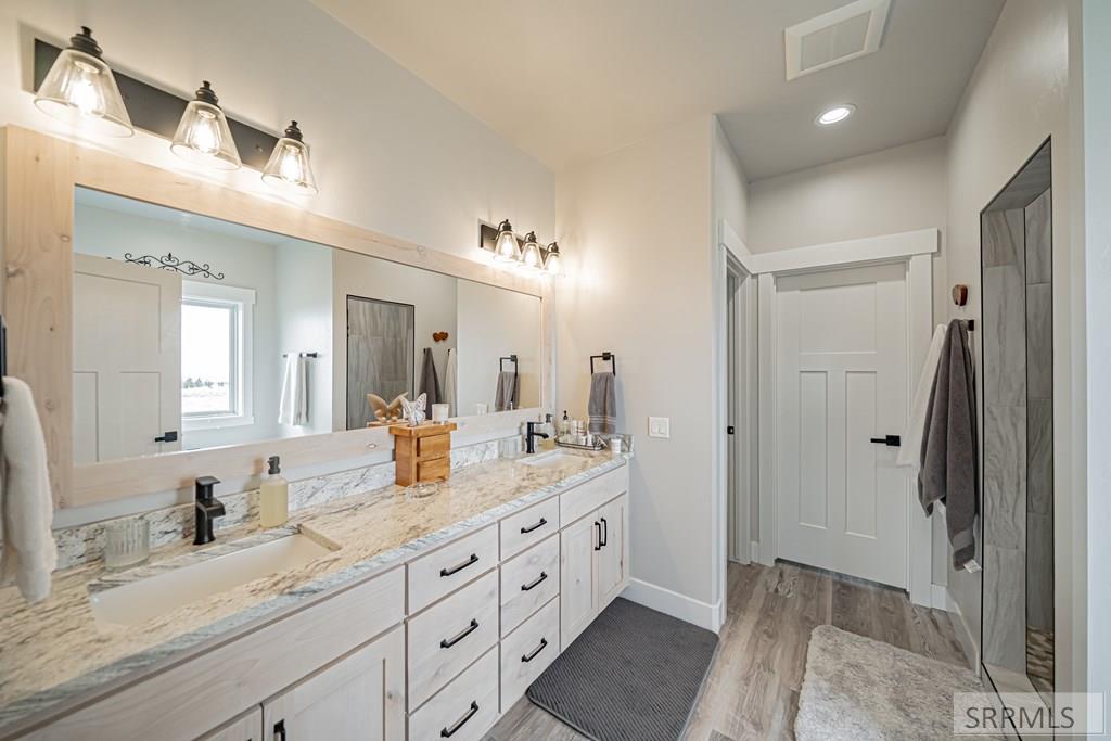 10423 Henry Creek Road Property Photo 45