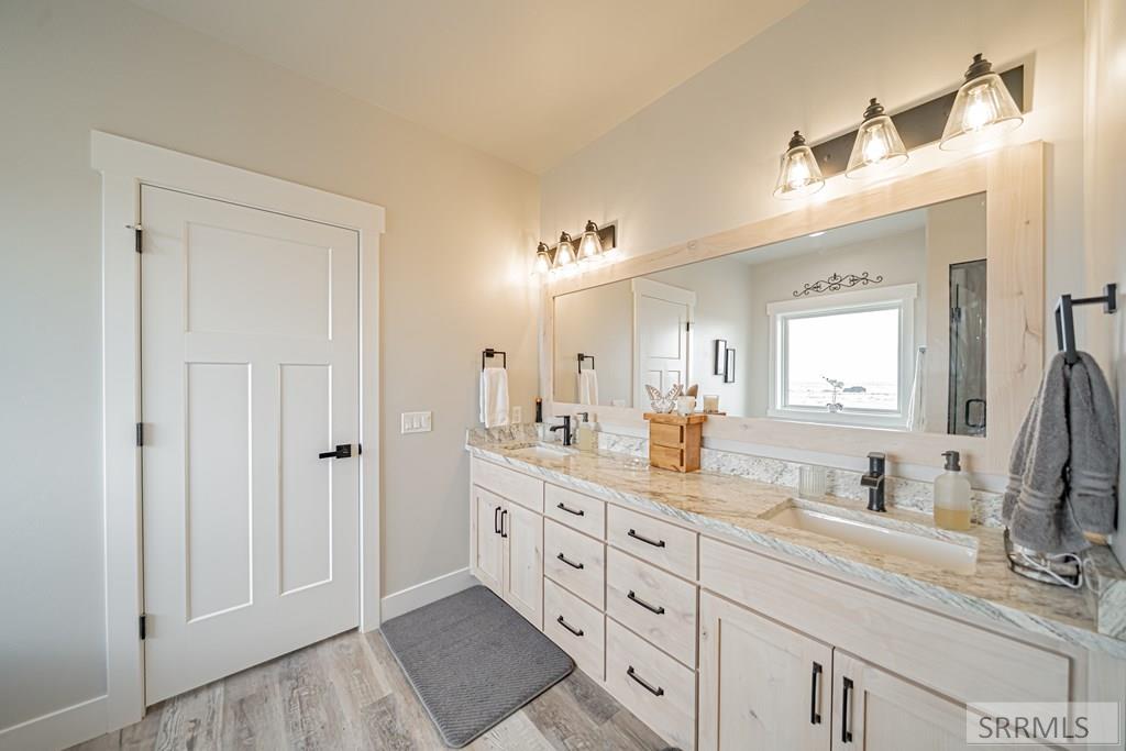 10423 Henry Creek Road Property Photo 46