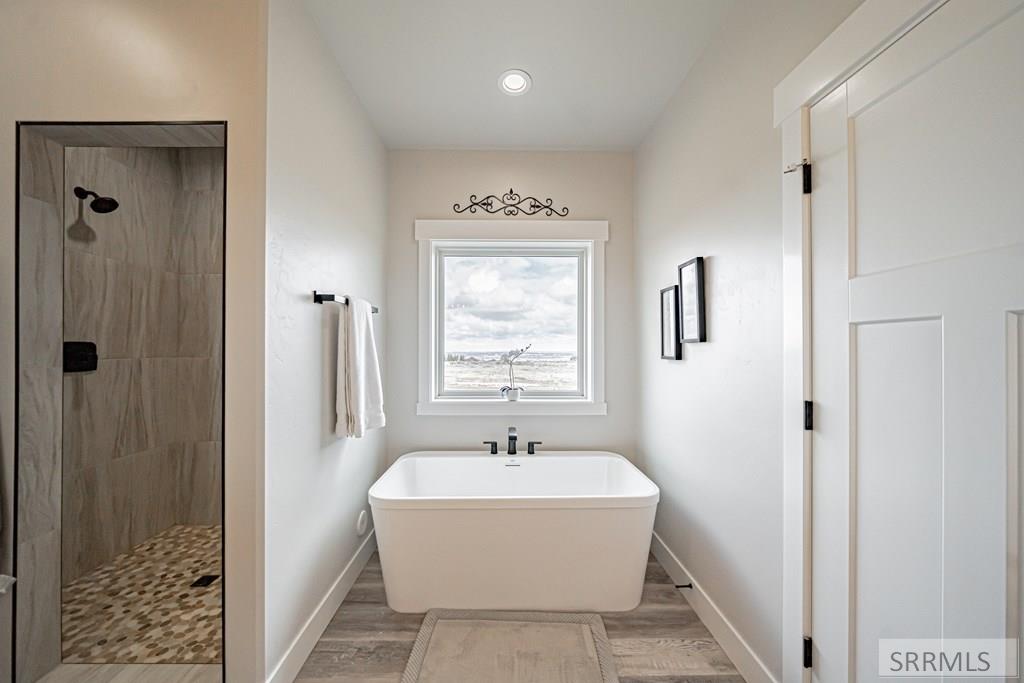 10423 Henry Creek Road Property Photo 48