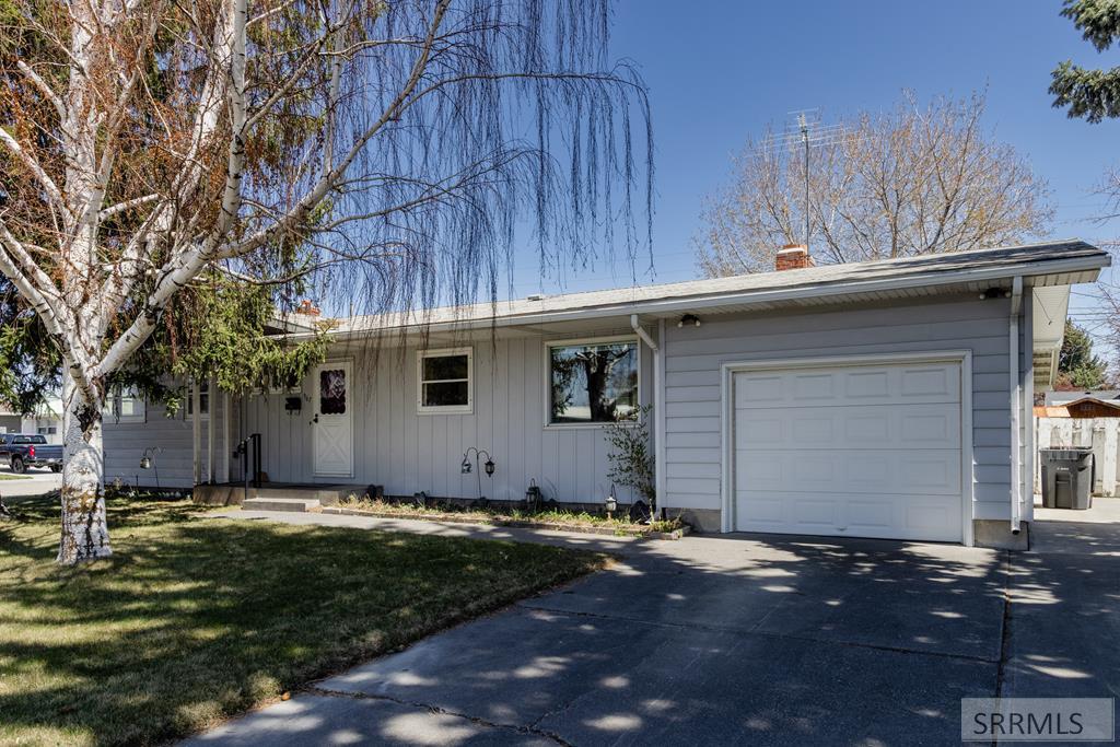 967 S Woodruff Avenue Property Photo