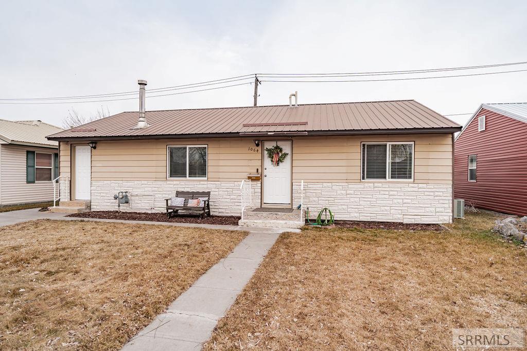 1064 Hillview Avenue Property Photo