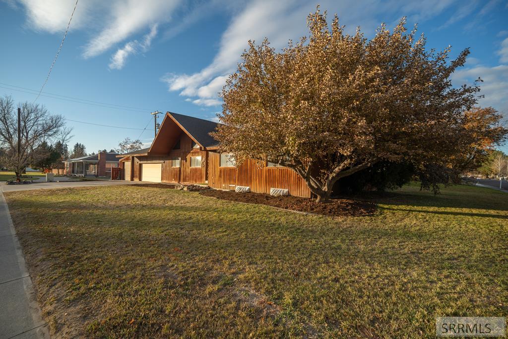 580 W Main Street Property Photo