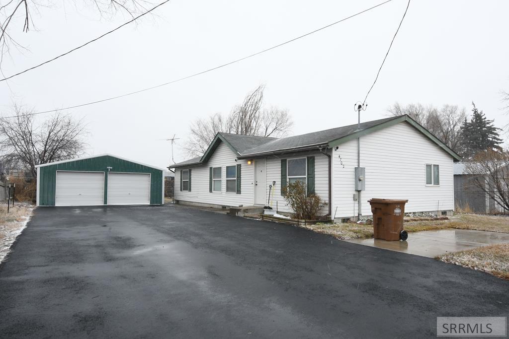 4702 S Afton Property Photo