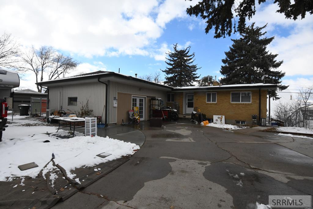 565 S 19th Avenue Property Photo
