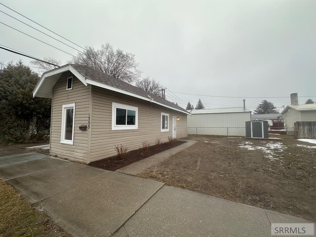 1755 S Lee Avenue Property Photo