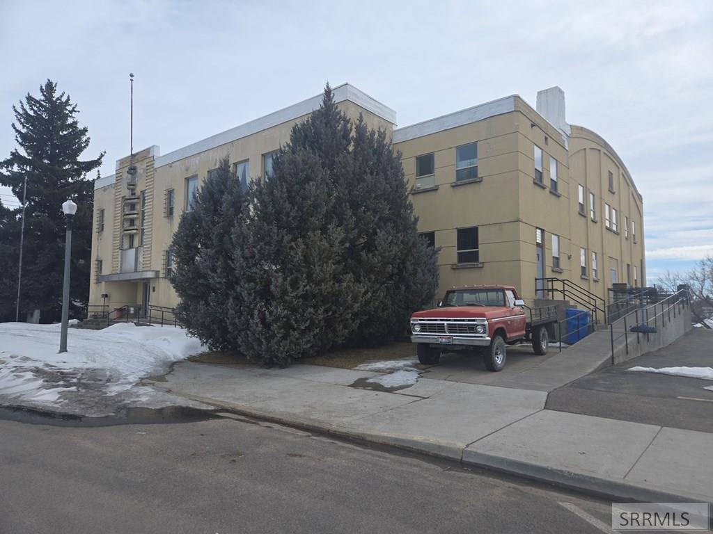 110 W Main Street Property Photo
