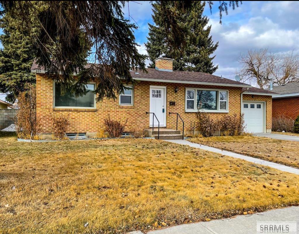 555 E 16th Street Property Photo