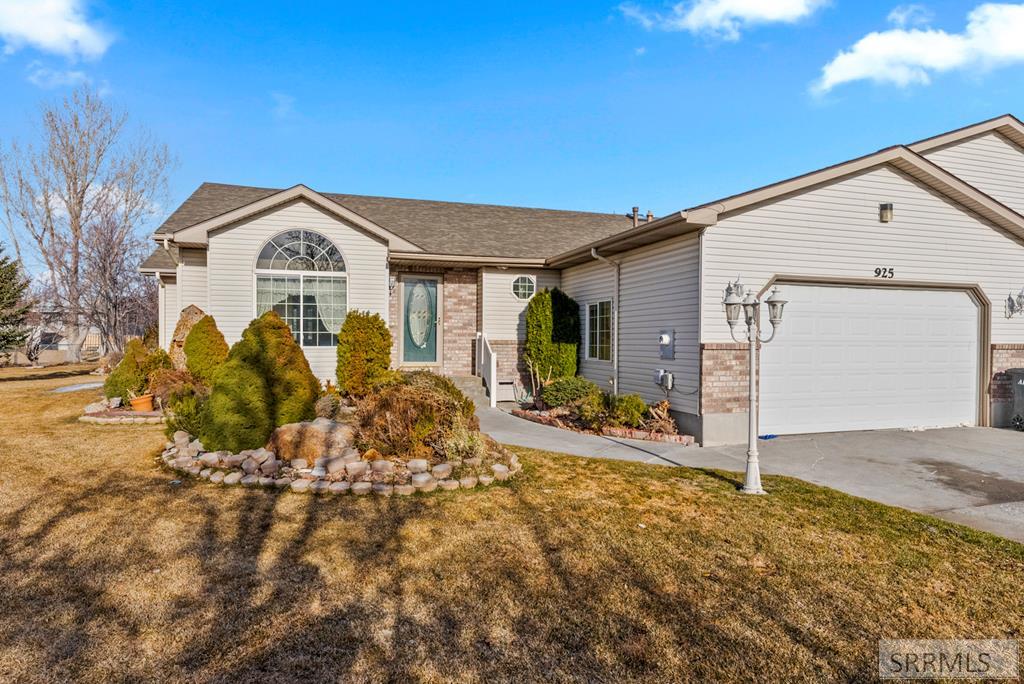 925 Silkwood Circle Property Photo