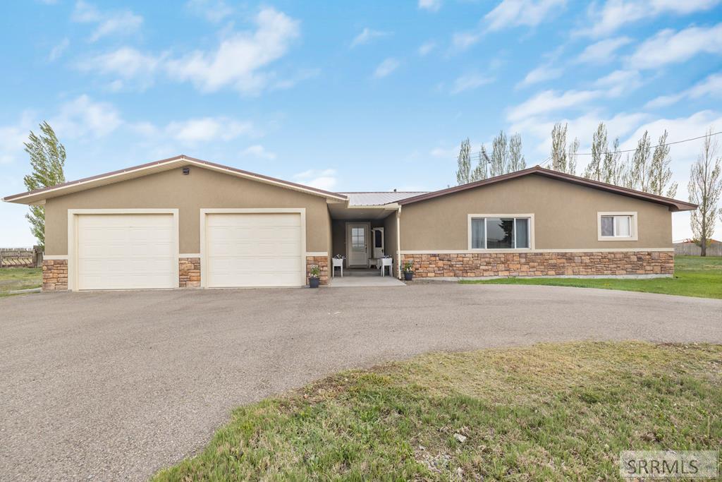 6631 W 6000 N Property Photo 1