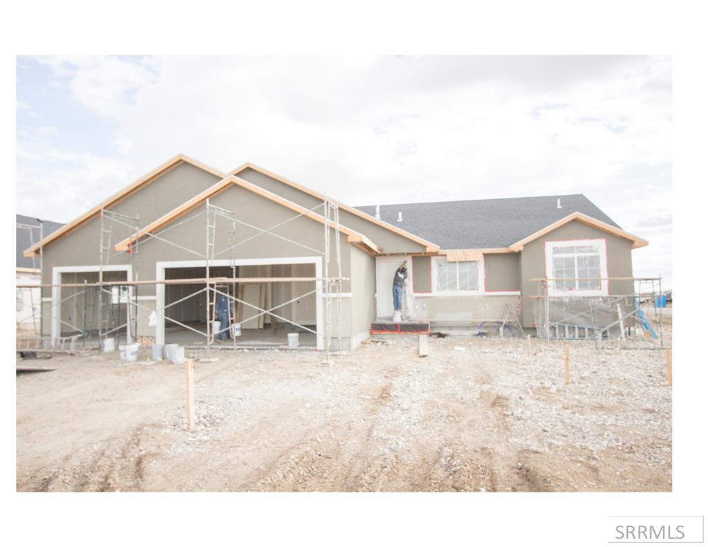 3866 E Walnut Street Property Photo