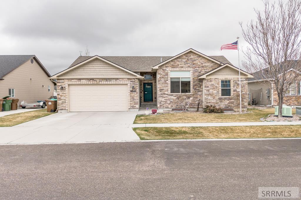 4542 Independence Property Photo