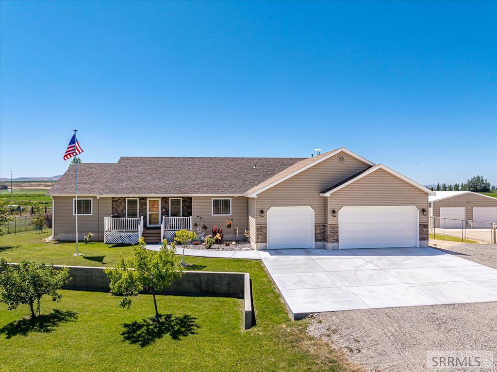 913 E 700 N Property Photo