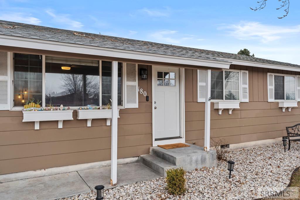 180 N Farnsworth Drive Property Photo