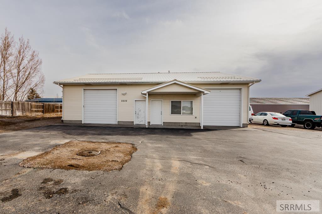 2222 S Grizzly Avenue Property Photo 1