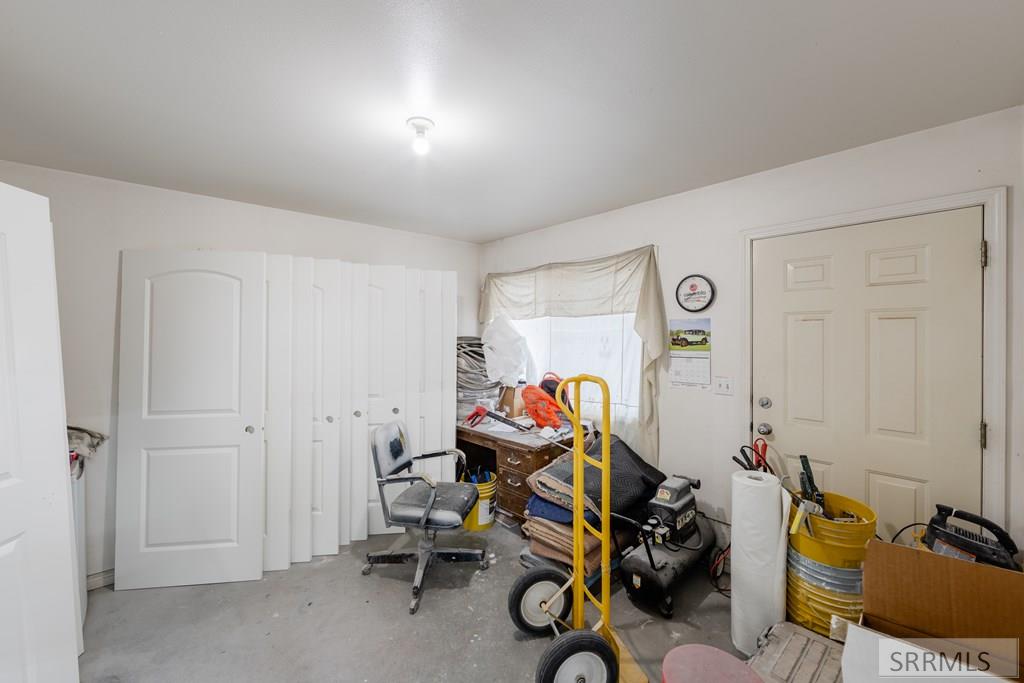 2222 S Grizzly Avenue Property Photo 10